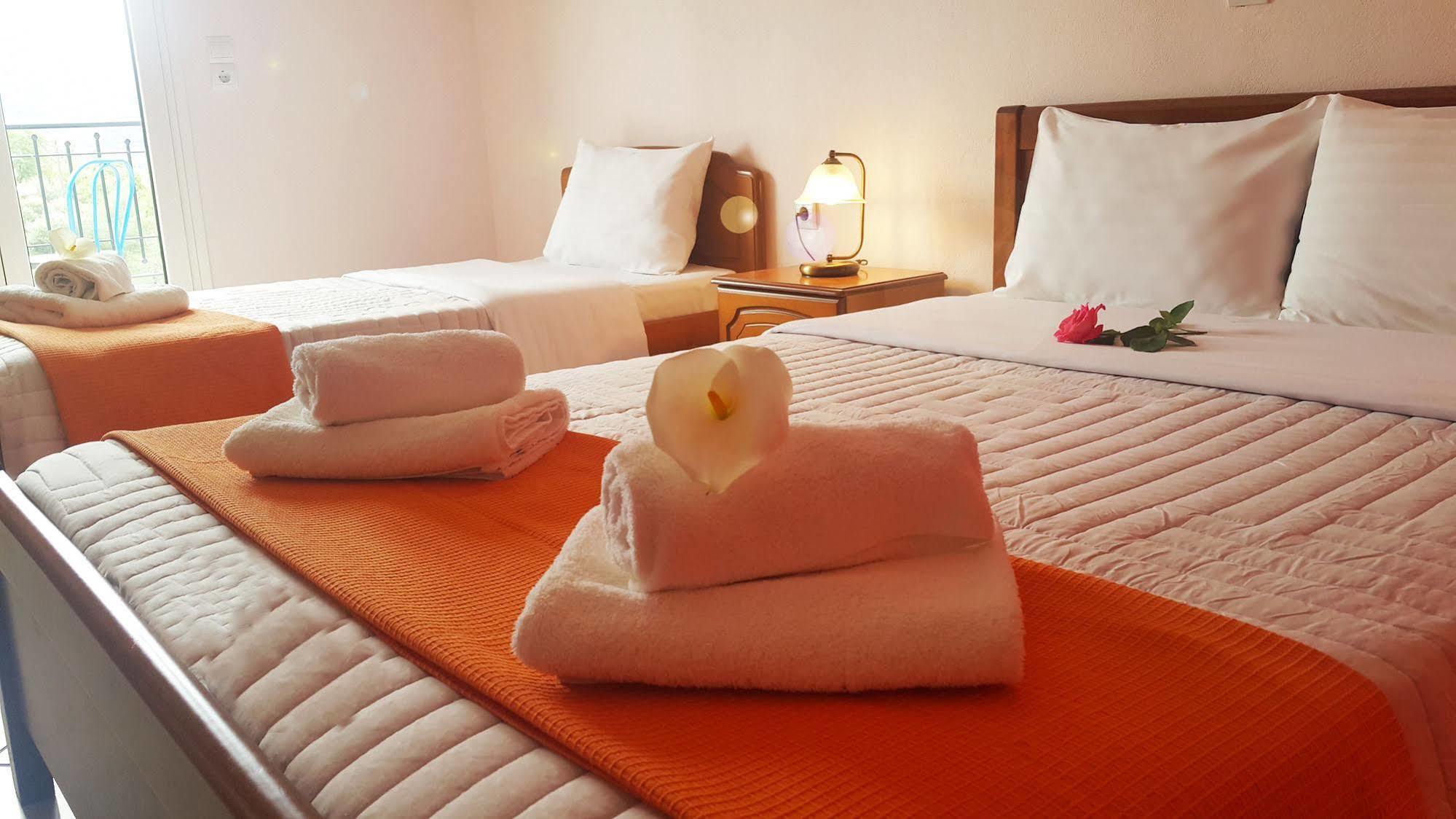 Paradosi Rooms Igoumenitsa Exterior photo