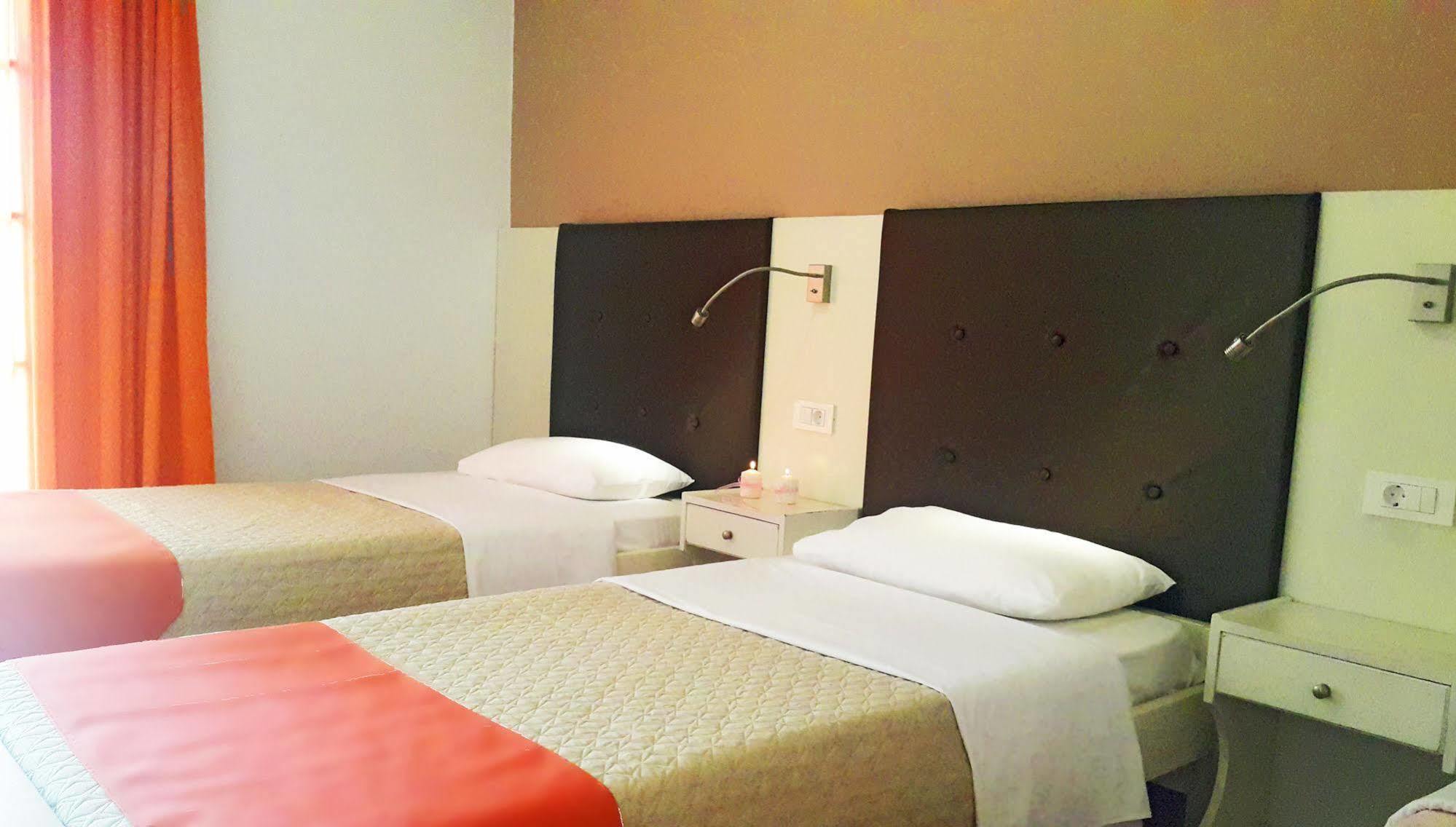 Paradosi Rooms Igoumenitsa Exterior photo